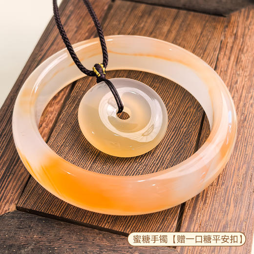 锦鲤色绝美飘花手镯【赠一口糖佛公/如意/平安扣吊坠】，好运锦鲤好运满满💰带出万元贵气，自戴赠礼皆适宜~令人惊艳的锦鲤色泽‼ 商品图3