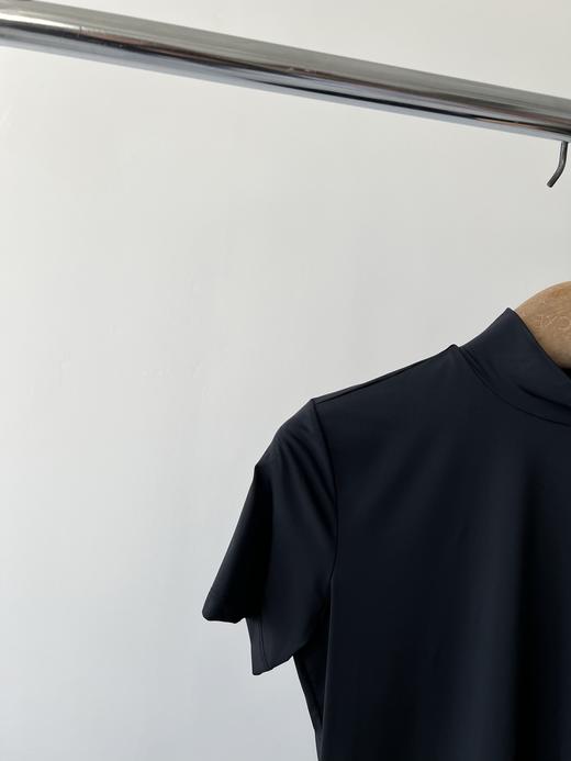 PG原单牛奶丝打底衫，韩国🇰🇷客供面料，弹力大，打球运动必备单品，💕，既防晒又好穿，日常打底穿也很百搭！胸前和袖子有LOGO印花！立体洋气！ 商品图4