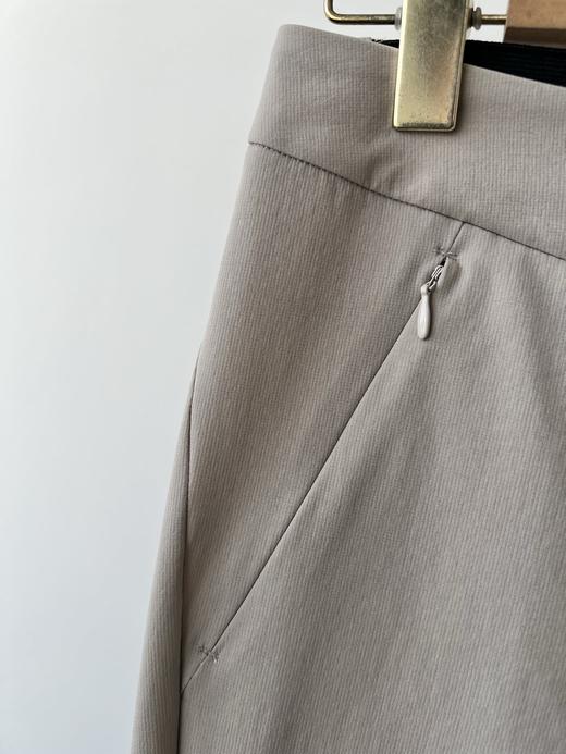 韩国订单，代购1400+ VOIvik高尔夫春款小脚裤，商务休闲款，四面弹质地，里层华夫格略带绒感，透气性好，后腰皮筋包容性好，非常舒适，做工精致。 商品图4