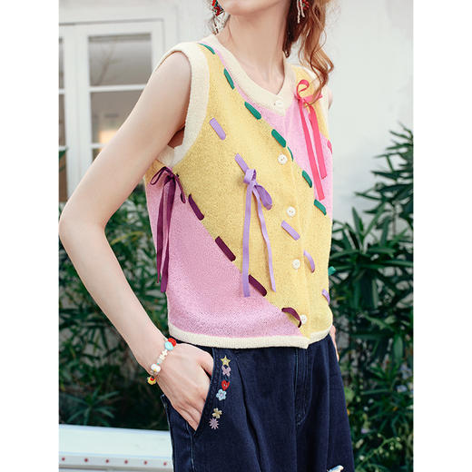 两三事 蝶翼梦境 2025夏季新款抽绳绑带拼色无袖针织开衫女宽松 商品图2