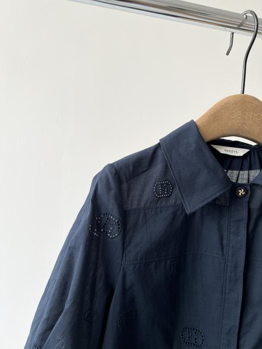 25新款，哈家原单衬衫，韩国🇰🇷客供面料，薄棉的，重工刺绣面料，夏天穿超舒服，里面还贴心的加了雪纺内衬，一点也不透哦，超级好穿，无论是通勤还是日常穿都好看，领口带LOGO的扣子，质感满满，必入款！ 商品图3