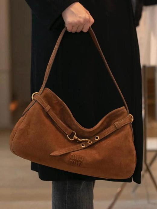 MiuMiu缪缪Aventure2025系列单肩腋下包（MM） 商品图7
