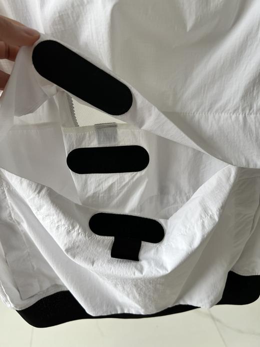 纯原马甲🍁🍁，纯纯的原单货，这款必须好好夸夸，工艺超级复杂，工厂做韩国订单加工时，一天只能做几件衣服，可见其难度相当大，经典拉链设计，后背内部有防风口，外面做了贴兜设计，细节处更显品质，数量不多！ 商品图6