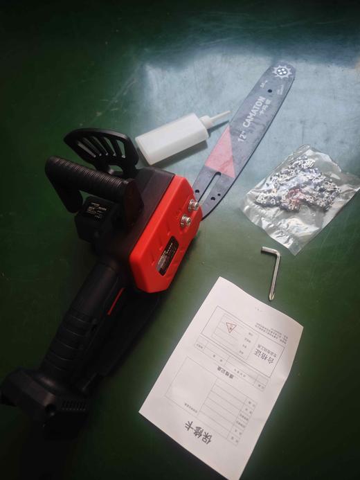 【货号02357】卡玛顿12寸电链锯锂电电链锯不含电池充电器锂电锯机头牧田款插脚 商品图4