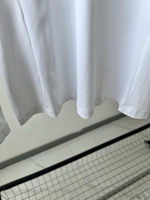 25新款，兔耳朵原单打底衫，原单货，超级好看的一款，牛奶丝罗文拼接，质感超赞，袖子拼接更是亮点，胸前立体LOG O，数量不多！ 商品图7