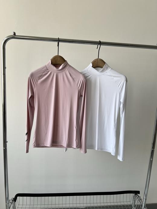 兔耳朵原单牛奶丝半高领打底衫，韩国🇰🇷客供面料，弹力超级大，面料手感好，丝滑有质感，简单百搭的基础款，袖子有印花LOGO设计！ 商品图0