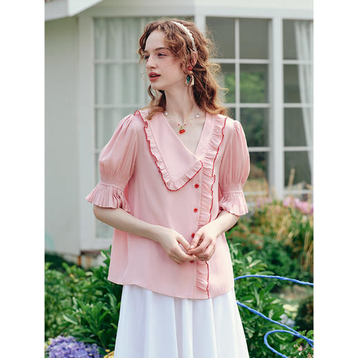 两三事 荷浪回声 2025夏季新款复古荷叶边不对称翻领泡泡袖衬衫女 商品图1