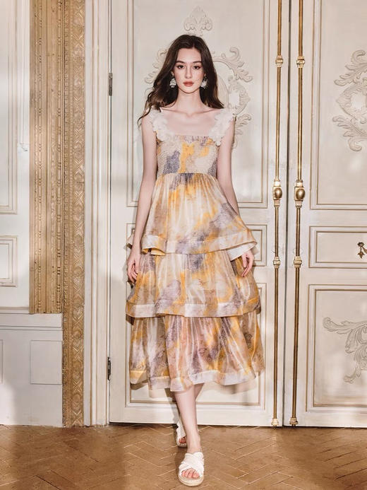 黄色晕染印花可拆式花瓣肩带长塔裙 商品图0