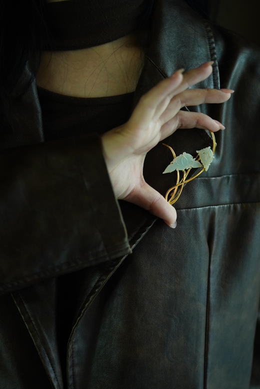 清代和田玉兰花镶嵌银鎏金胸针 商品图2