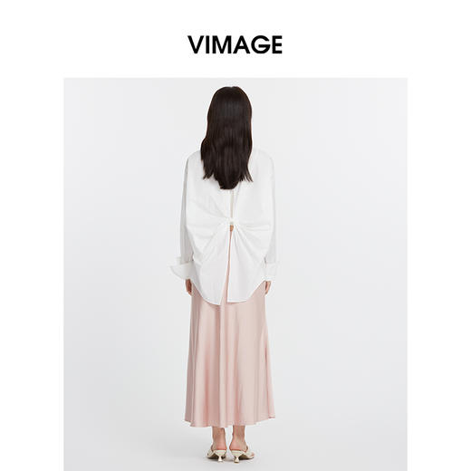 VIMAGE纬漫纪垂坠缎面高腰显瘦高级感百搭纯色半身裙夏季新款VB2406302 商品图12