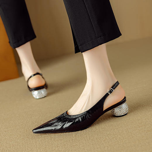 【预售5天】优雅气质时装鞋夏季新款女鞋尖头中跟鞋包头后空烫钻凉鞋女DB&M6310 商品图4
