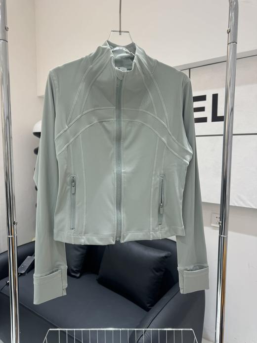 alo健身外套女春秋立领修身速干运动跑步瑜伽服骑行紧身上衣 这是深受青睐的裸感 夹克的短款设计，舒适修身，在探索或休闲时刻为你带来舒适陪伴 商品图4