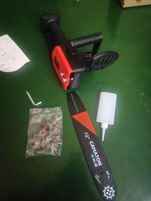 【货号02357】卡玛顿12寸电链锯锂电电链锯不含电池充电器锂电锯机头牧田款插脚 商品图1