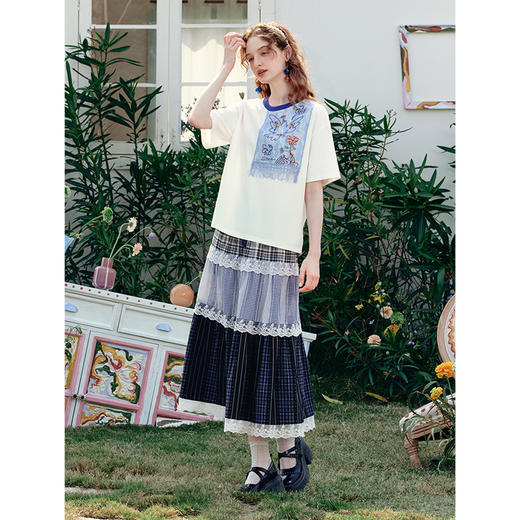 两三事 羽化飞鸟 2025夏季新款复古蕾丝拼接刺绣短袖t恤女宽松 商品图3