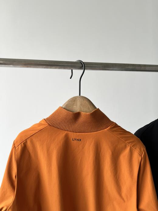 LYN X纯原单外套💕👍，难得好货，韩国🇰🇷客供面料，弹力超好，无论是打球还是平时运动，都是超级舒服的，简单经典立领版型，不挑身材，有一定的厚度、带里衬，可以穿到深秋，扣子拉链等辅料都是全原 商品图7