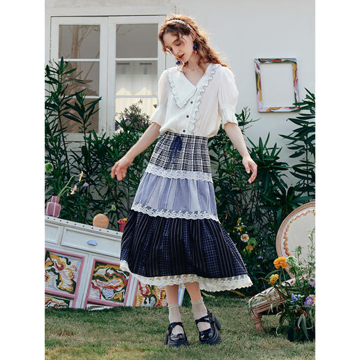 两三事 荷浪回声 2025夏季新款复古荷叶边不对称翻领泡泡袖衬衫女 商品图3