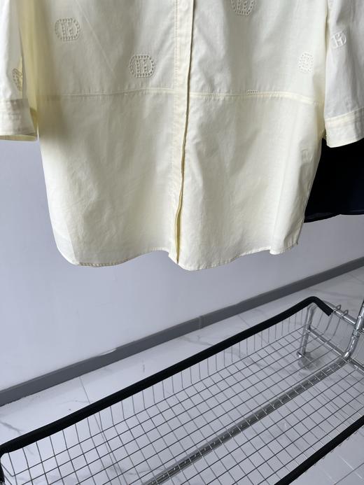 25新款，哈家原单衬衫，韩国🇰🇷客供面料，薄棉的，重工刺绣面料，夏天穿超舒服，里面还贴心的加了雪纺内衬，一点也不透哦，超级好穿，无论是通勤还是日常穿都好看，领口带LOGO的扣子，质感满满，必入款！ 商品图3