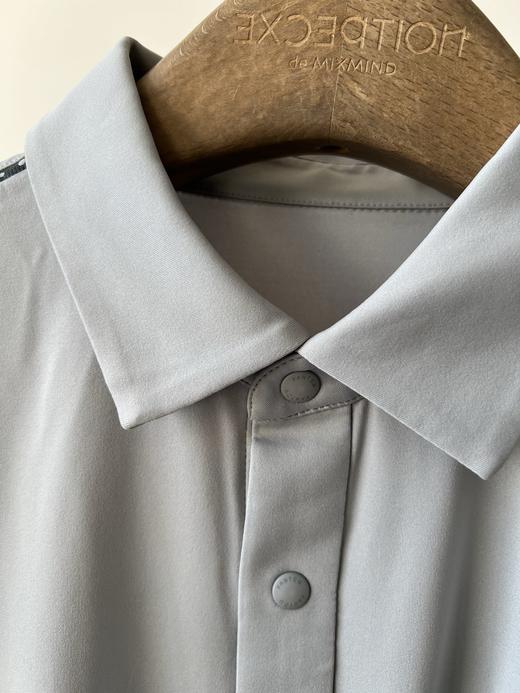 25春款，男款POLO衫，经典百搭的一款，面料有弹力，超舒服，胸前立体LOGO，肩部装饰条，整件衣服并不单调！数量不多！ 商品图4