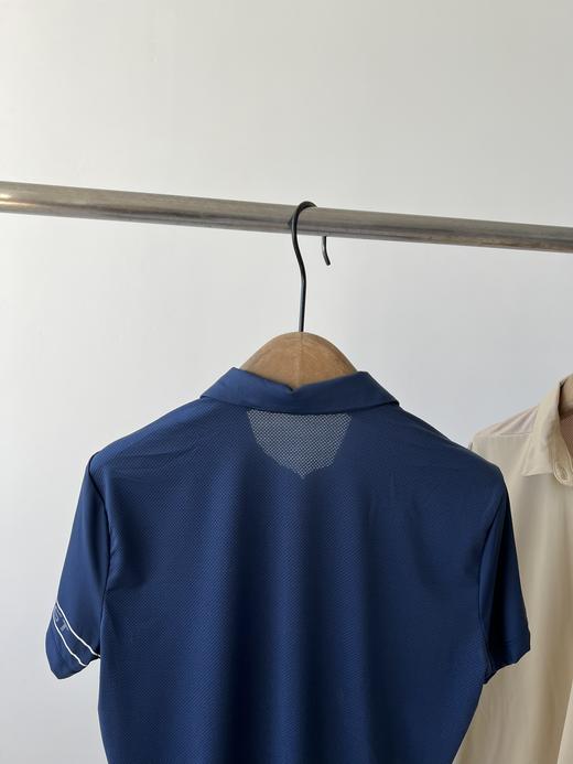 福利款，韩国🇰🇷高er夫PING速干T恤，纯元臻品，客供面料，四面弹力，质感丝滑垂顺，背后采用网眼面料，更透气，polo衬衫翻领设计，更显优雅气质，左袖口字母点缀，领口扣子带有logo 商品图6