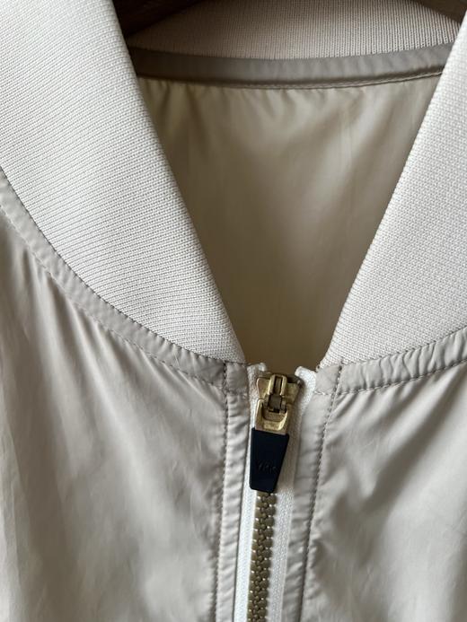 25新款日本🇯🇵高端高尔夫🏌品牌RESUrrection春款外套，专柜价3000+，超级高端的一个品牌，客供面料，有光泽度，质感超好，简单帅气的一款，胸前有LOGO，YKK双拉头，满满的高级感！ 商品图4