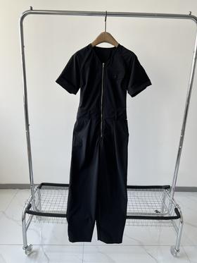 25春款WAAC纯原单连体裤，数量少，下单速度！韩国🇰🇷客供面料，有弹力，超舒服，打球运动生活穿都好看的一款，胸前重工LOGO刺绣，后腰有皮筋，可以更加舒服，裤脚可以调节长短！设计感满满的一款！