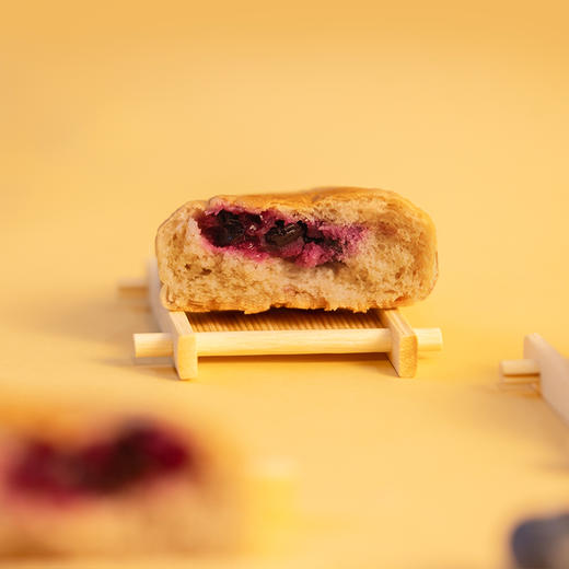 青稞蓝莓饼，清香可口，果味浓郁，可以让你吃到大颗粒蓝莓果肉的蓝莓饼，每周一、周四下午2点停止接单，周二、五周发货 商品图4