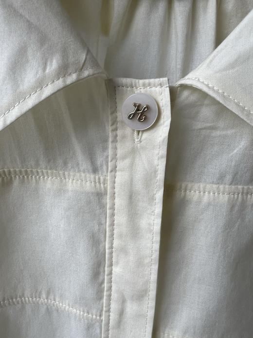 25新款，哈家原单衬衫，韩国🇰🇷客供面料，薄棉的，重工刺绣面料，夏天穿超舒服，里面还贴心的加了雪纺内衬，一点也不透哦，超级好穿，无论是通勤还是日常穿都好看，领口带LOGO的扣子，质感满满，必入款！ 商品图6