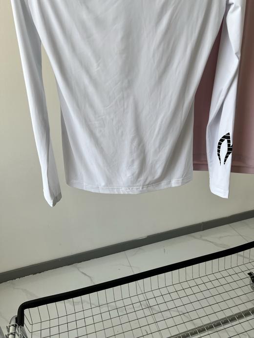 兔耳朵原单牛奶丝半高领打底衫，韩国🇰🇷客供面料，弹力超级大，面料手感好，丝滑有质感，简单百搭的基础款，袖子有印花LOGO设计！ 商品图8