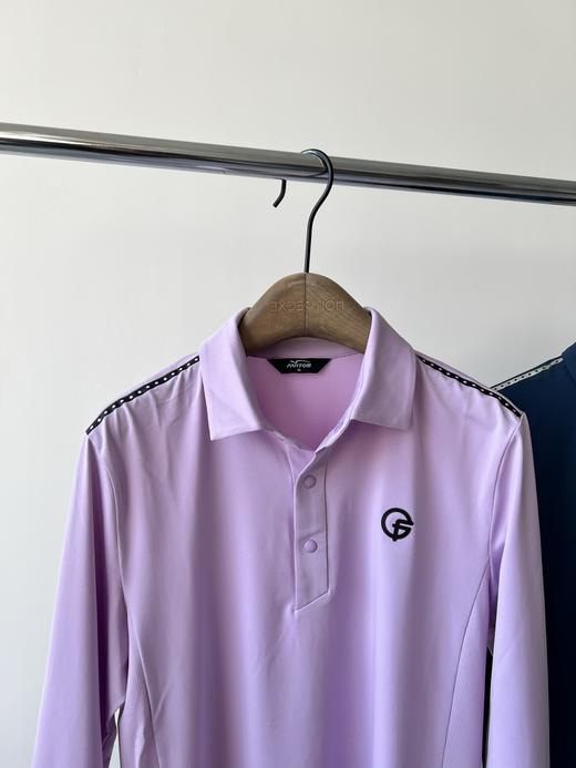 25春款，男款POLO衫，经典百搭的一款，面料有弹力，超舒服，胸前立体LOGO，肩部装饰条，整件衣服并不单调！数量不多！ 商品图1