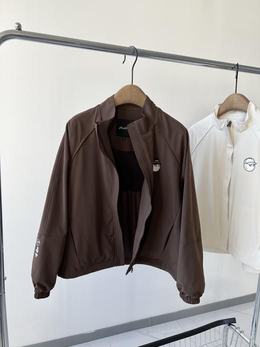 25春款MB纯原高尔夫🏌‍♀棒球服外套，超级好看的小短款，韩国🇰🇷客供面料，超有质感，轻防水，而且面料带弹力，无论是运动或者日常穿都超舒服，百搭的小短款，搭裤子和裙子都好搭 商品图6