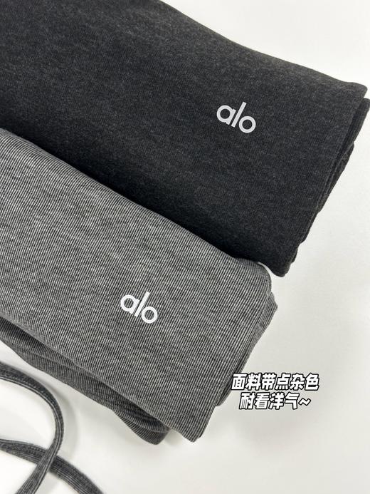 Alo这条裤子没有什么腿型包容不了💯 面料: ​86%聚酯纤维+14%弹性纤维  这裤子的版型巨好，加高腰的阔腿裤，腰头高度完美包裹小肚子盖住肚脐，高度卡在腰围最细的地方，上身只显腰细、腿直、腿长。 商品图2