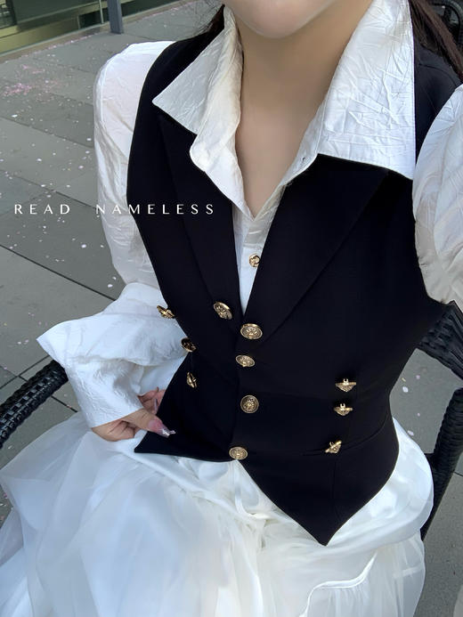 Read Nameless /显瘦到不行的质感马甲+暗纹收腰衬衫 2025/4/19 商品图8