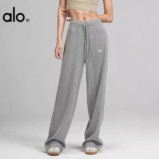 Alo这条裤子没有什么腿型包容不了💯 面料: ​86%聚酯纤维+14%弹性纤维  这裤子的版型巨好，加高腰的阔腿裤，腰头高度完美包裹小肚子盖住肚脐，高度卡在腰围最细的地方，上身只显腰细、腿直、腿长。 商品图0