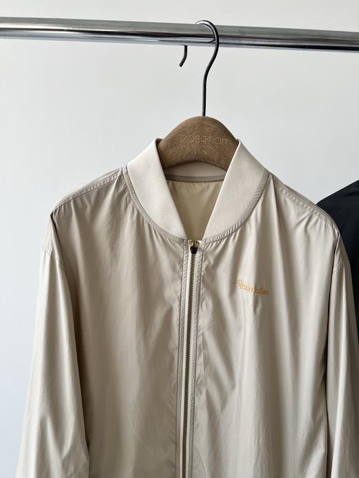 25新款日本🇯🇵高端高尔夫🏌品牌RESUrrection春款外套，专柜价3000+，超级高端的一个品牌，客供面料，有光泽度，质感超好，简单帅气的一款，胸前有LOGO，YKK双拉头，满满的高级感！ 商品图2