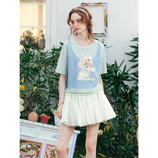 两三事 潮汐摇篮 2025夏季新款休闲贴布绣后背绑带拼色针织衫女 商品图1