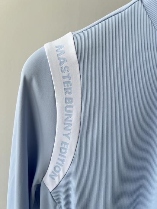 25新款，兔耳朵原单打底衫，原单货，超级好看的一款，牛奶丝罗文拼接，质感超赞，袖子拼接更是亮点，胸前立体LOG O，数量不多！ 商品图3