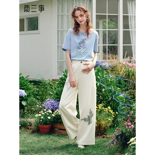两三事 低空飞行 2025夏季新款复古印花刺绣直筒休闲裤女宽松 商品图0