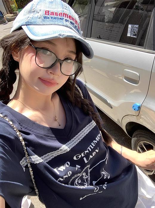 <曾小咸推荐> V领蕾丝印花短袖  商品图2