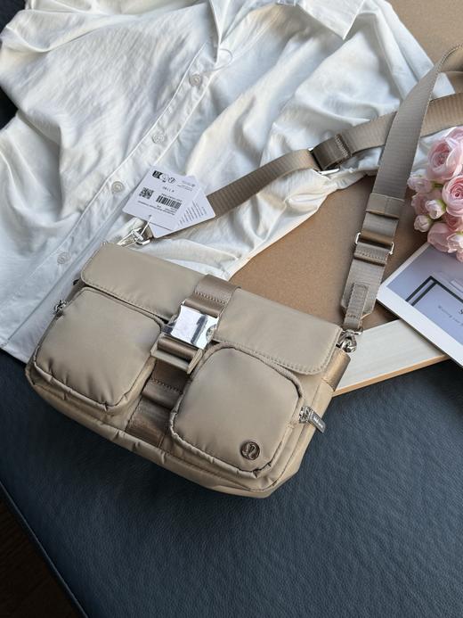 点此购买 lulu露露多口袋斜挎包 xj 315761 商品图7