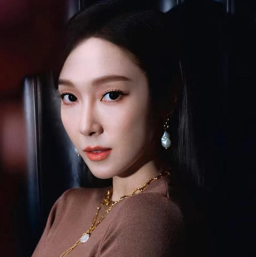 甄珠贝 明星同款巴洛克耳坠 ji光炫彩大巴 约15mm 油亮又有光泽 经典、灵动、精工银镀金配件 商品图4