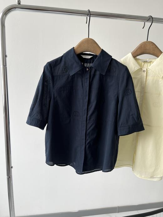 25新款，哈家原单衬衫，韩国🇰🇷客供面料，薄棉的，重工刺绣面料，夏天穿超舒服，里面还贴心的加了雪纺内衬，一点也不透哦，超级好穿，无论是通勤还是日常穿都好看，领口带LOGO的扣子，质感满满，必入款！ 商品图0