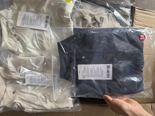 原单正品女士短款夹克*罗纹Nulu™速干芯吸丨lululemon丨LW3HOBS
三个色，尺码6 8 10 商品图13
