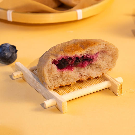 青稞蓝莓饼，清香可口，果味浓郁，可以让你吃到大颗粒蓝莓果肉的蓝莓饼，每周一、周四下午2点停止接单，周二、五周发货 商品图0