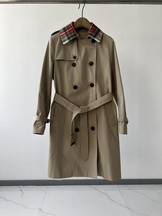 韩国🇰🇷哈🐶经典风衣，客供面料辅料，专柜品质，细节超赞，很有特点的一款风衣，双领设计，格子领可拆卸，内搭一个可拆卸的格子马甲，内里格子马甲含毛，更佳防寒保暖 商品图0