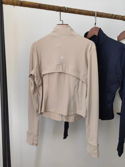 原单正品女士短款夹克*罗纹Nulu™速干芯吸丨lululemon丨LW3HOBS
三个色，尺码6 8 10 商品图5