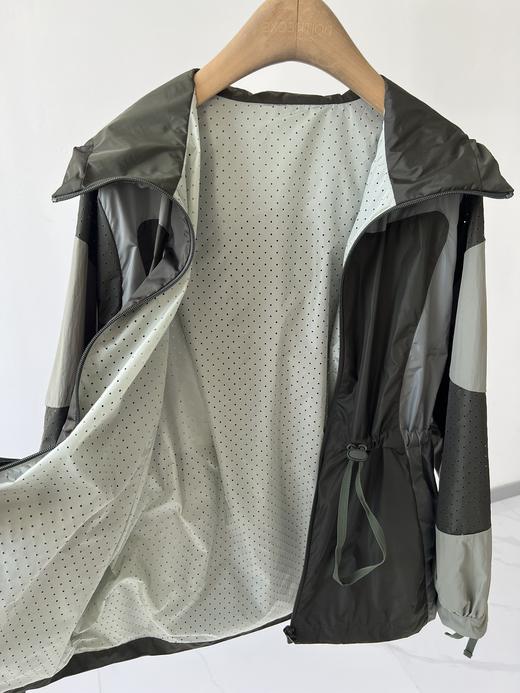 新款拼接拼色冲锋衣外套，防风防水科技面料，此款外套由诸多个身片拼接而成，工艺复杂，全身采用对称结构，耗材巨大，成本巨高，内衬全部网眼设计，透气性超好，腰部抽绳设计，自由随性 商品图5