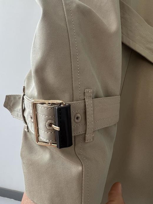 韩国🇰🇷哈🐶经典风衣，客供面料辅料，专柜品质，细节超赞，很有特点的一款风衣，双领设计，格子领可拆卸，内搭一个可拆卸的格子马甲，内里格子马甲含毛，更佳防寒保暖 商品图7