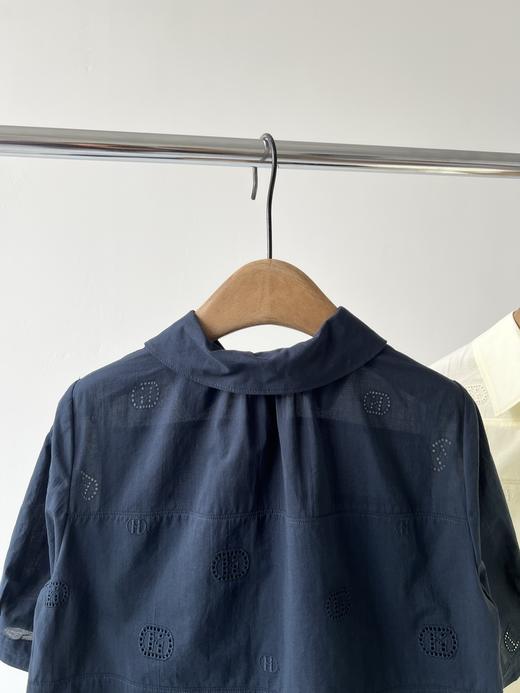 25新款，哈家原单衬衫，韩国🇰🇷客供面料，薄棉的，重工刺绣面料，夏天穿超舒服，里面还贴心的加了雪纺内衬，一点也不透哦，超级好穿，无论是通勤还是日常穿都好看，领口带LOGO的扣子，质感满满，必入款！ 商品图8