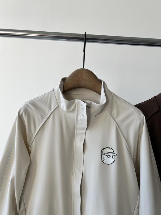 25春款MB纯原高尔夫🏌‍♀棒球服外套，超级好看的小短款，韩国🇰🇷客供面料，超有质感，轻防水，而且面料带弹力，无论是运动或者日常穿都超舒服，百搭的小短款，搭裤子和裙子都好搭 商品图2