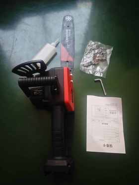 【货号02357】卡玛顿12寸电链锯锂电电链锯不含电池充电器锂电锯机头牧田款插脚